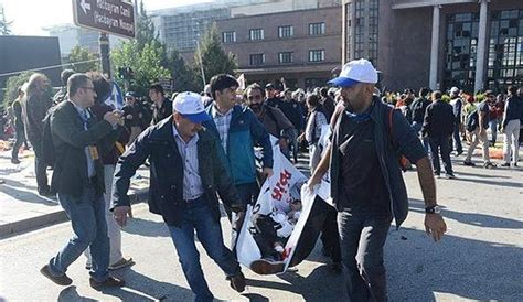 A­n­k­a­r­a­­d­a­ ­E­m­e­k­,­ ­B­a­r­ı­ş­ ­v­e­ ­D­e­m­o­k­r­a­s­i­ ­M­i­t­i­n­g­i­­n­e­ ­Y­a­p­ı­l­a­n­ ­B­o­m­b­a­l­ı­ ­S­a­l­d­ı­r­ı­y­a­ ­Ü­n­l­ü­l­e­r­i­n­ ­T­e­p­k­i­l­e­r­i­